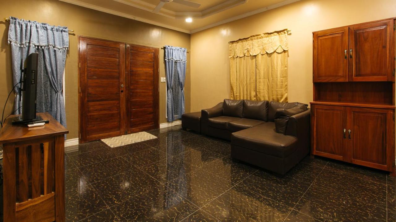 เรดดอร์ซ พลัส แอท มาลาบัก ซิลัง Hotel Silang ภายนอก รูปภาพ