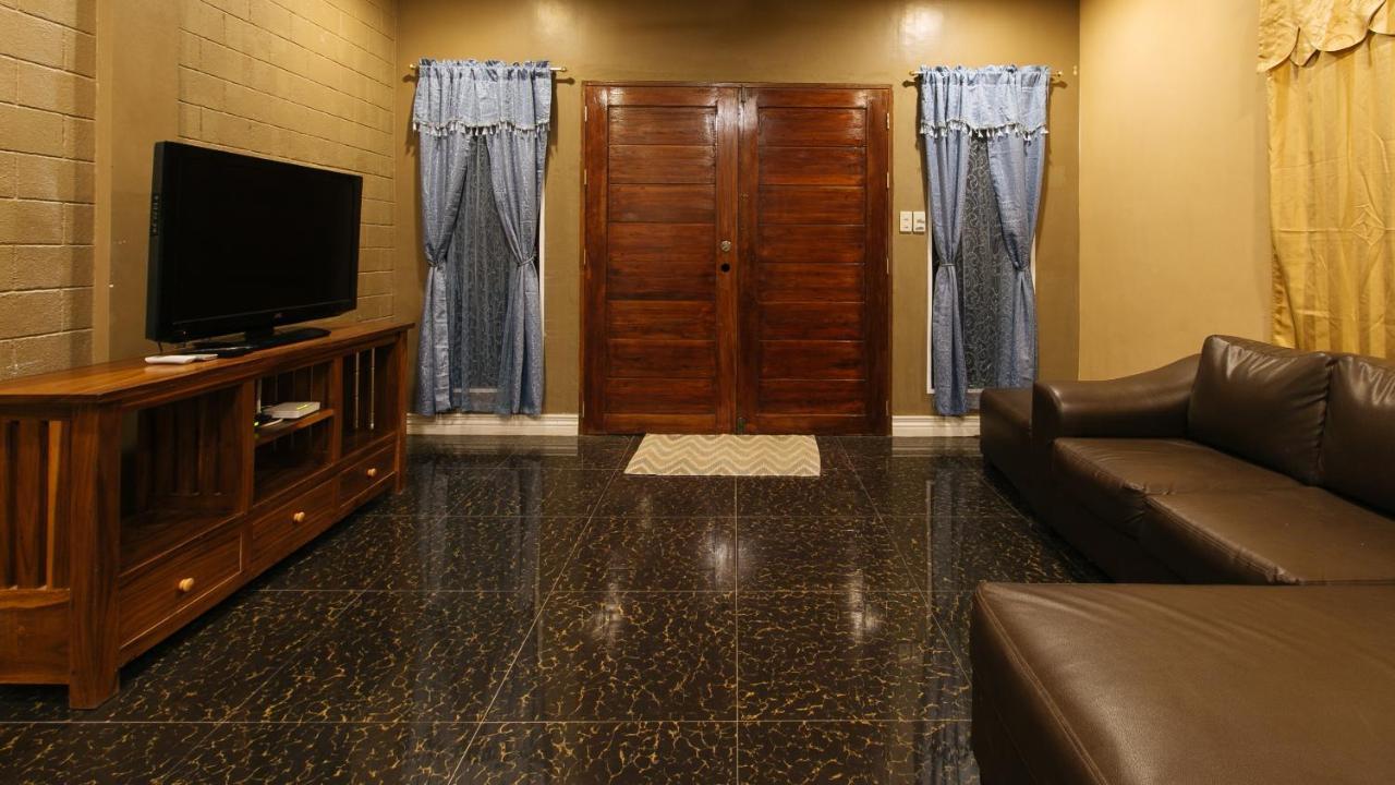 เรดดอร์ซ พลัส แอท มาลาบัก ซิลัง Hotel Silang ภายนอก รูปภาพ