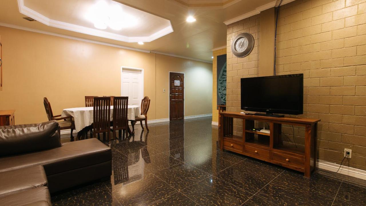 เรดดอร์ซ พลัส แอท มาลาบัก ซิลัง Hotel Silang ภายนอก รูปภาพ